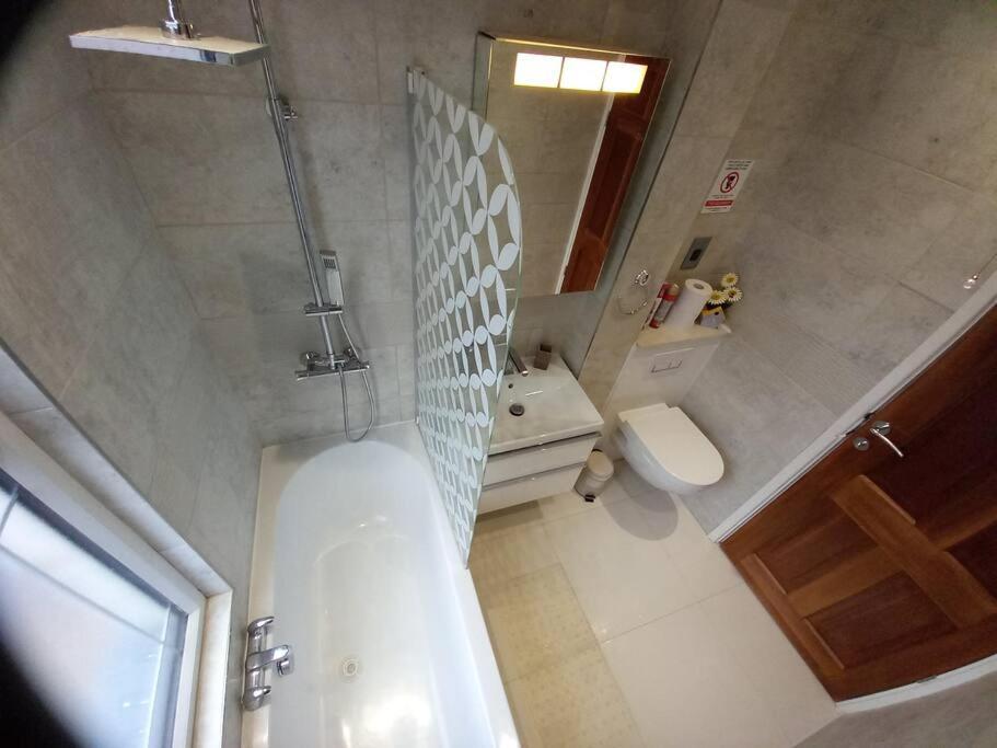 Luxury Holiday Home, Near Beach Southend-on-Sea Eksteriør bilde