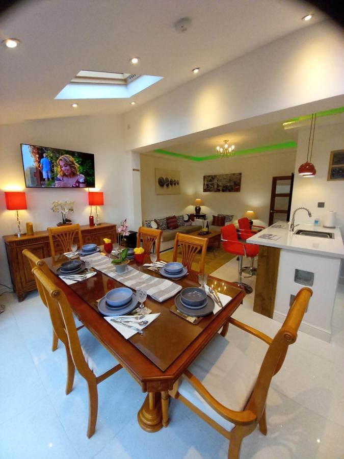 Luxury Holiday Home, Near Beach Southend-on-Sea Eksteriør bilde