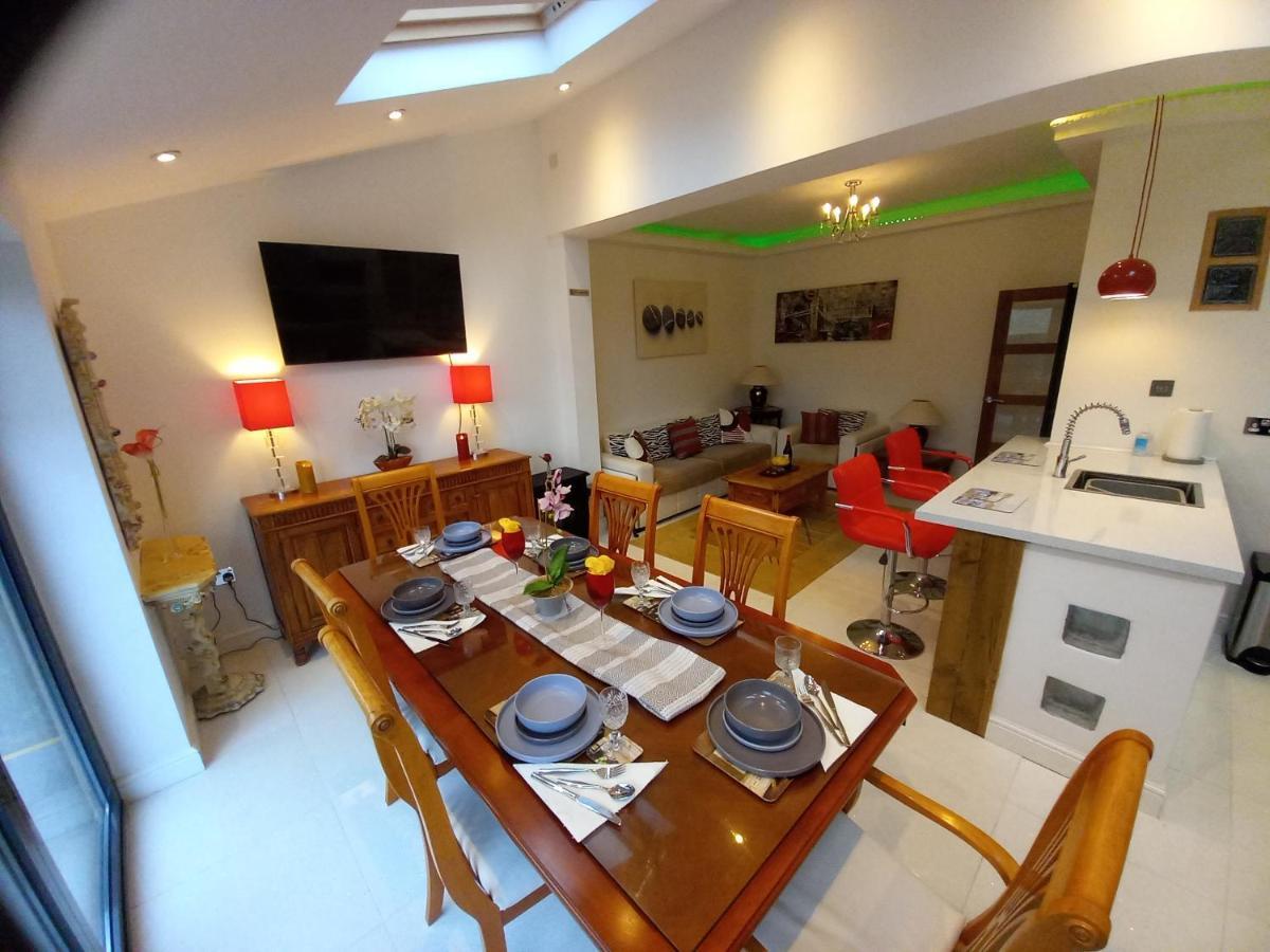 Luxury Holiday Home, Near Beach Southend-on-Sea Eksteriør bilde
