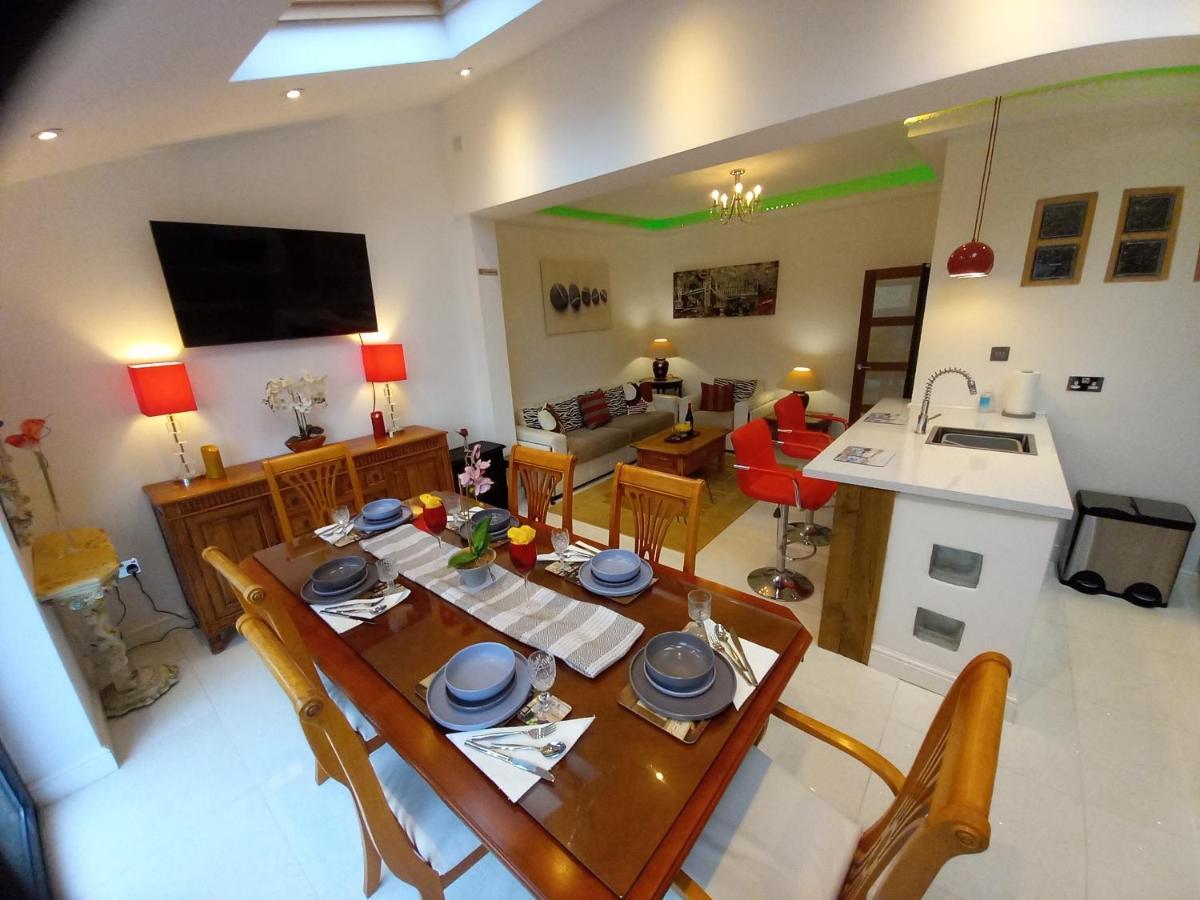 Luxury Holiday Home, Near Beach Southend-on-Sea Eksteriør bilde
