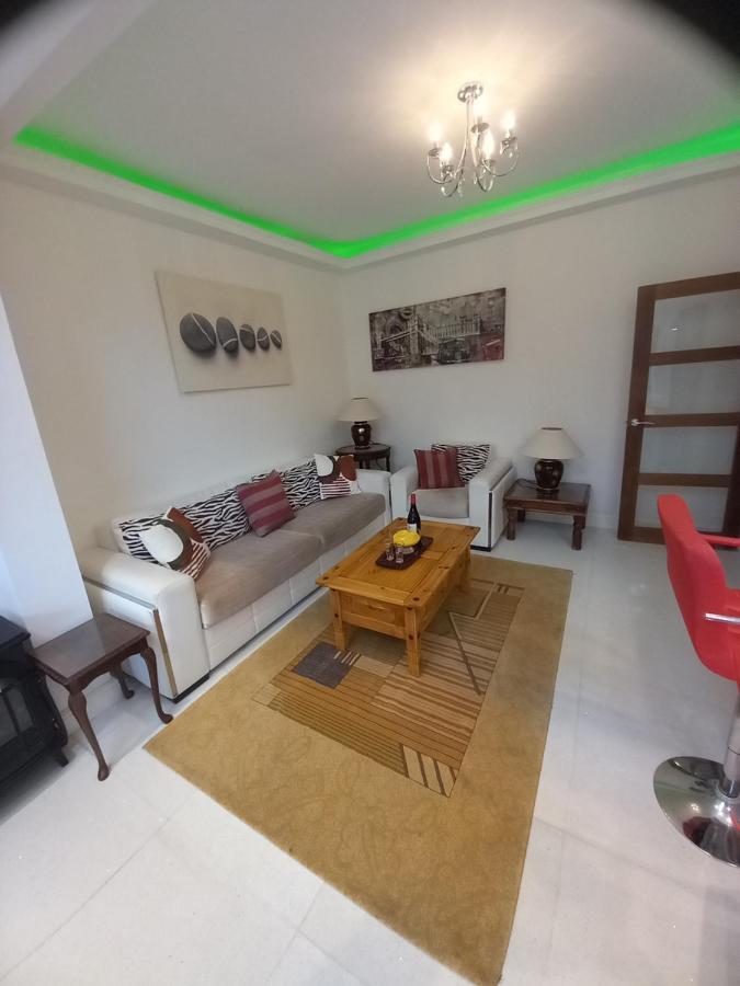 Luxury Holiday Home, Near Beach Southend-on-Sea Eksteriør bilde