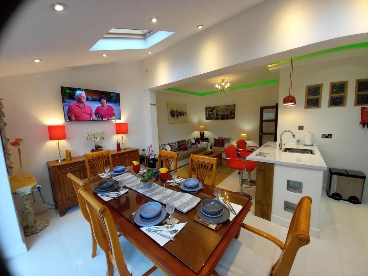 Luxury Holiday Home, Near Beach Southend-on-Sea Eksteriør bilde