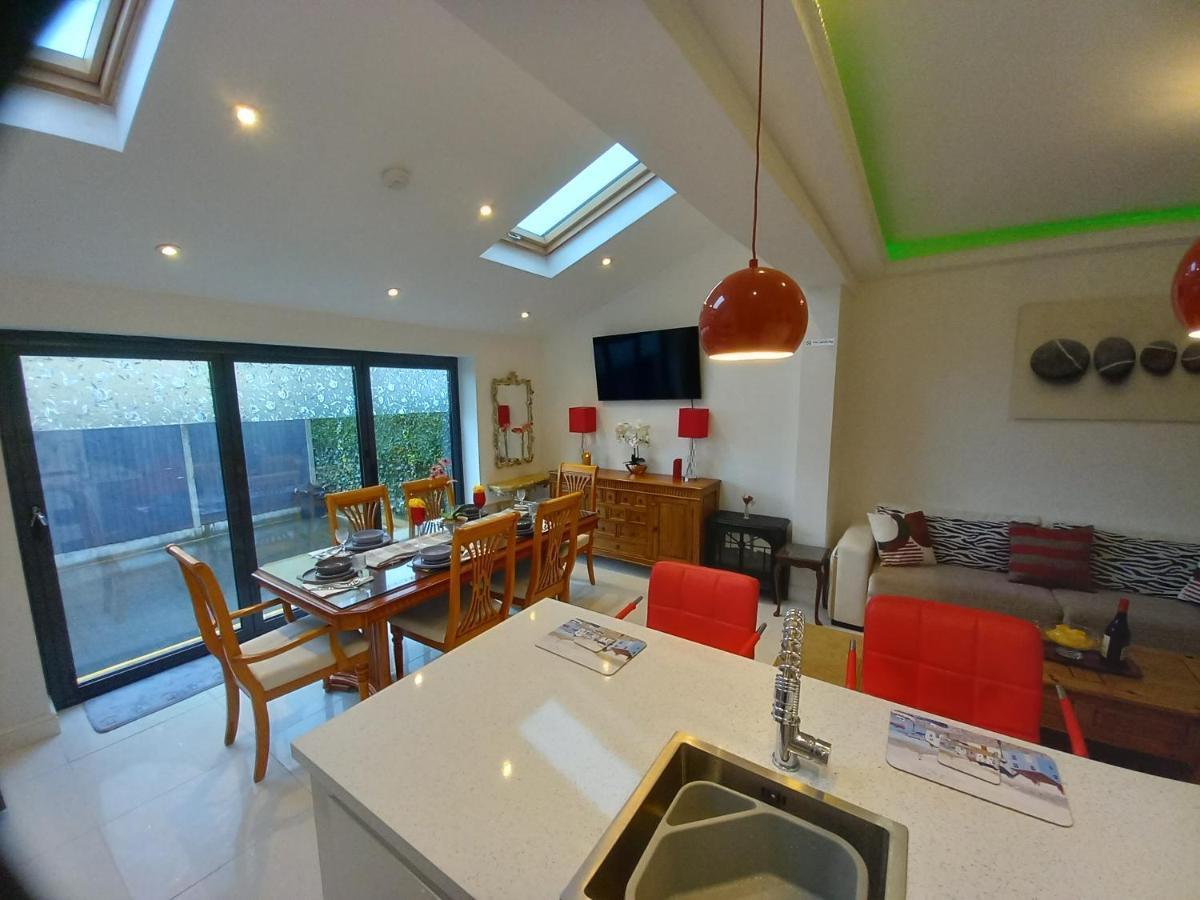 Luxury Holiday Home, Near Beach Southend-on-Sea Eksteriør bilde