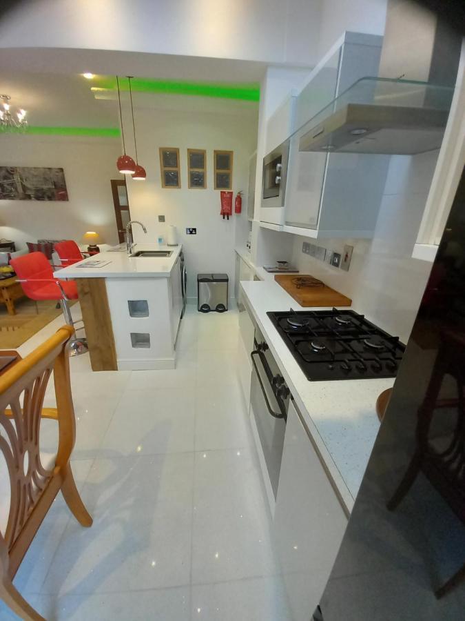 Luxury Holiday Home, Near Beach Southend-on-Sea Eksteriør bilde