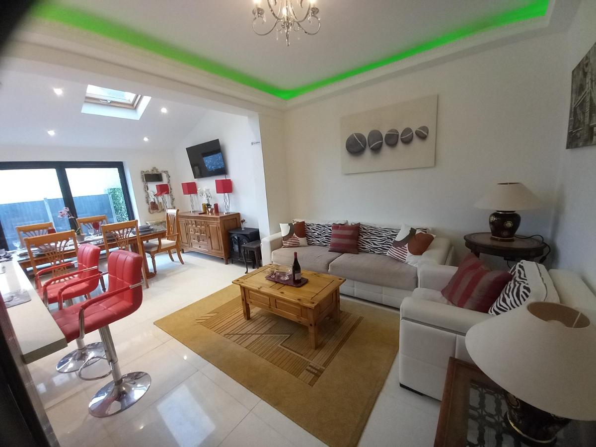 Luxury Holiday Home, Near Beach Southend-on-Sea Eksteriør bilde