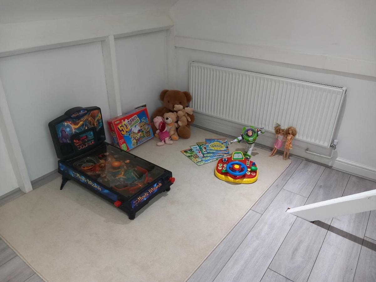 Luxury Holiday Home, Near Beach Southend-on-Sea Eksteriør bilde